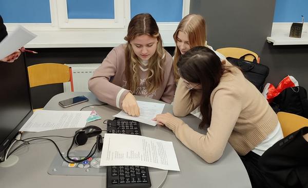 Студенты ИФЖиМКК провели мастер-класс на немецком для школьников