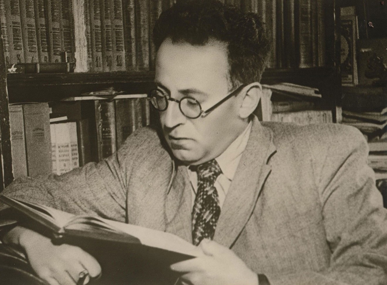 Заседание «Литературного кафе» в ИФЖиМКК посвятили юбилею поэта Василия Гроссмана