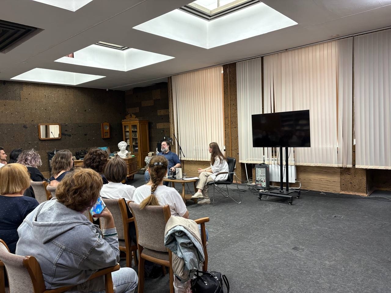 «Слово-на-Дону 2025»: в ДГПБ прошла творческая встреча с автором «Человека из Подольска» Дмитрием Даниловым