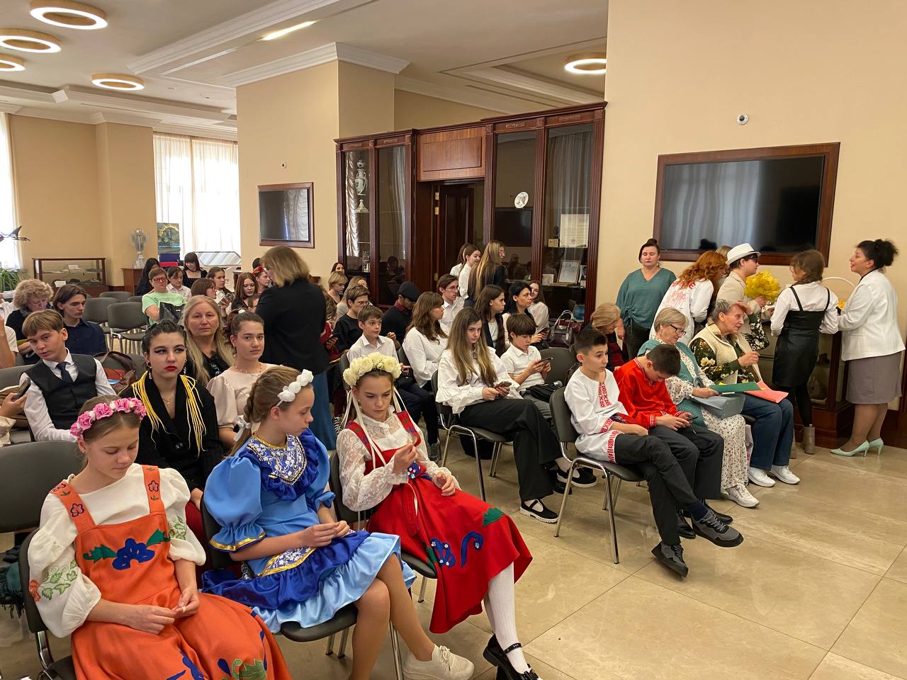 «Пушкина на коптском я слышала впервые»: как в ИФЖиМКК прошел межвузовский вечер «Золотой листопад Поэзии»