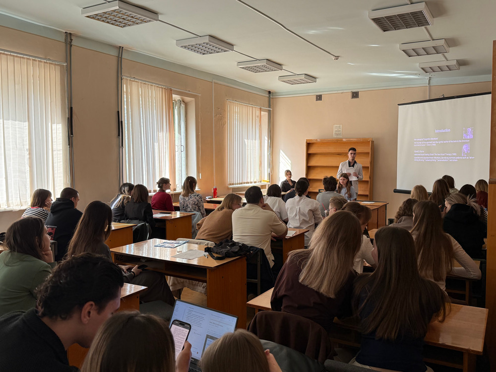 «Путь в науку» на английском: преподаватели ИФЖиМКК провели заседания секций в рамках XII Всероссийской конференции студентов, аспирантов и молодых ученых