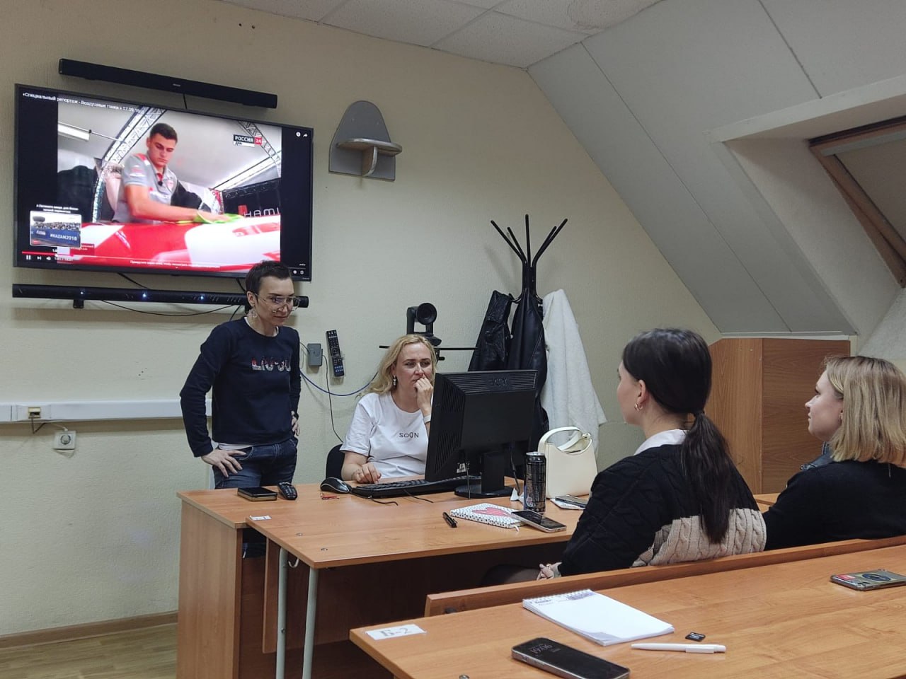 Можно не быть на матче и сделать сюжет: спортивный журналист Наталья Зайцева провела мастер-класс студентам ИФЖиМКК