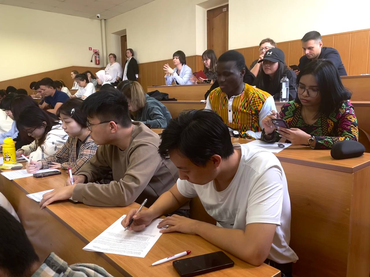 16 иностранных студентов ИФЖиМКК стали отличниками «Тотального диктанта-2024»