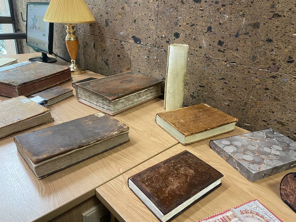 «Слово-на-Дону 2025»: маленький «Евгений Онегин» и книга на ткани