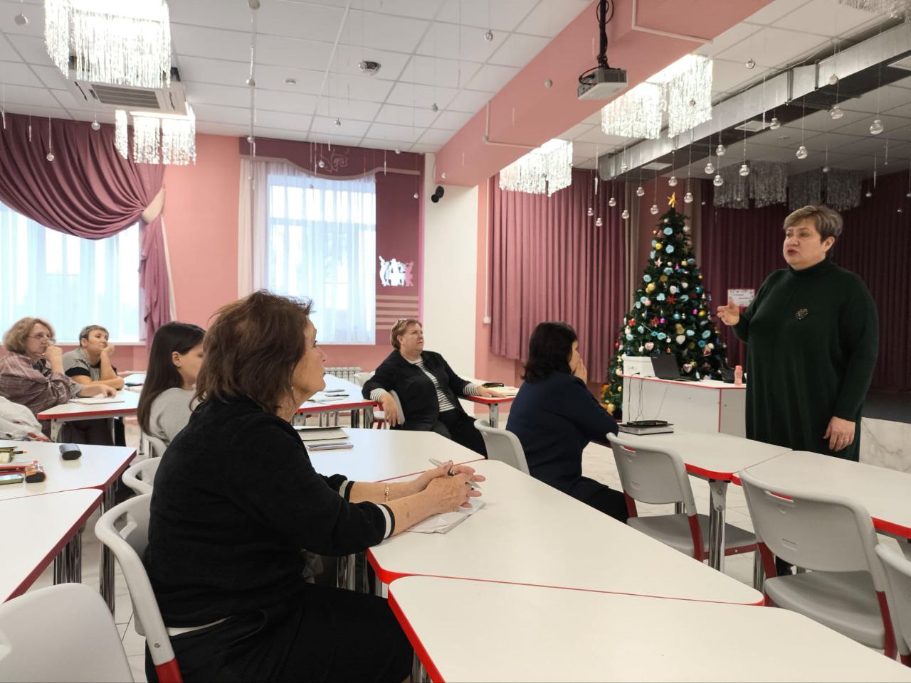 Доцент ИФЖиМКК провела семинар для учителей Батайска