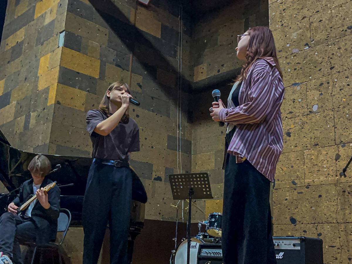 Искусство по-французски: как студенты ИФЖиМКК поучаствовали в конкурсе «Ростофоли – 2026»